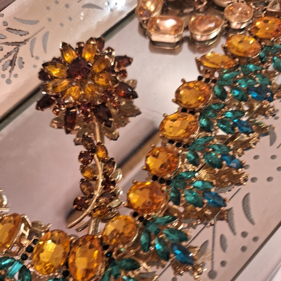 Vintage Sunflower Brooch / Pendant. Oversized. 4.25" x 2". - Picture 3 of 7